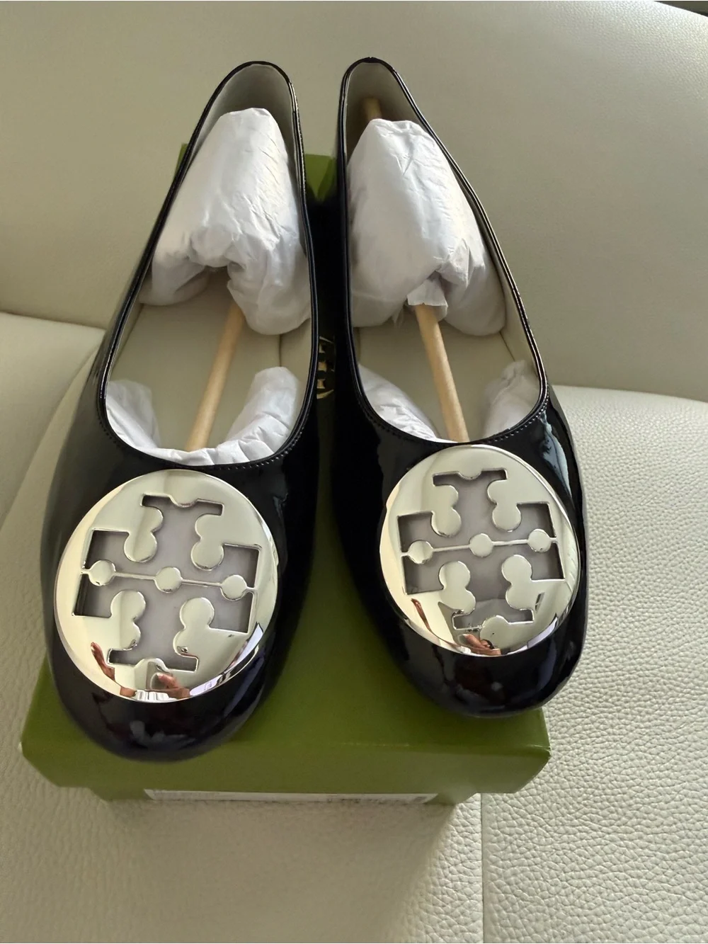 NWT REVA Tory Burch Black Patent Logo Medallion Ballet Flats size 11M